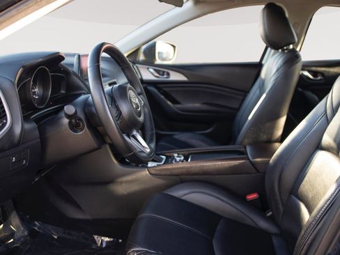Used 2018 MAZDA MAZDA3 Touring image 2