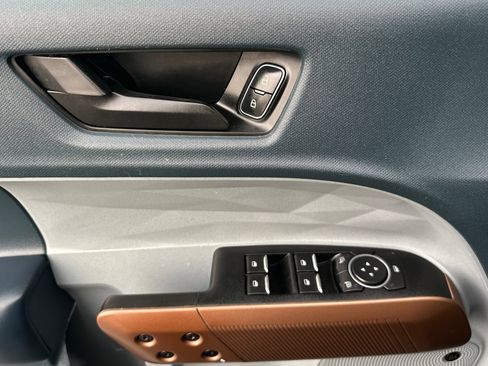 Used 2022 Ford Maverick Lariat w/ Lariat Luxury Package image 11