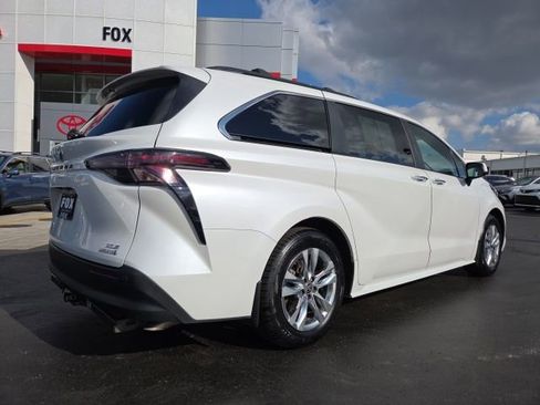 Used 2023 Toyota Sienna XLE image 8