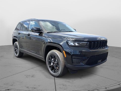 New 2025 Jeep Grand Cherokee Altitude image 9