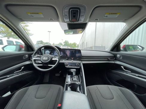 Used 2025 Hyundai Elantra SEL FWD image 29