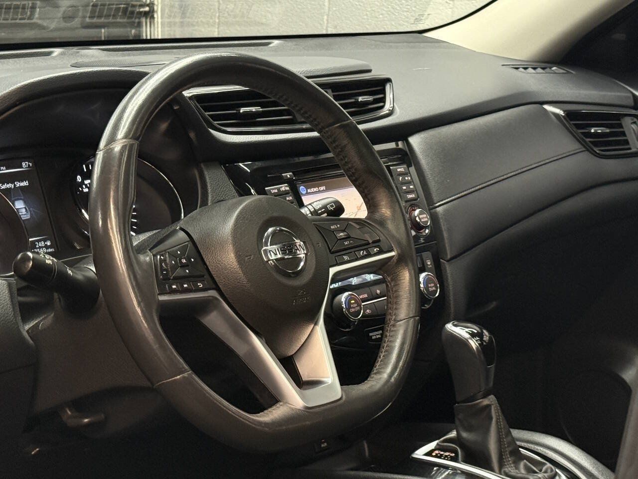 Used 2017 Nissan Rogue SV w/ Sun & Sound Touring Package AWD/4WD image 18