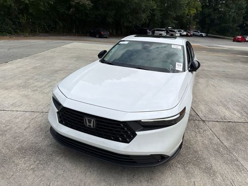 Used 2025 Honda Accord SE image 4