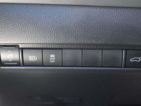 Certified 2024 Toyota Venza XLE AWD/4WD image 14
