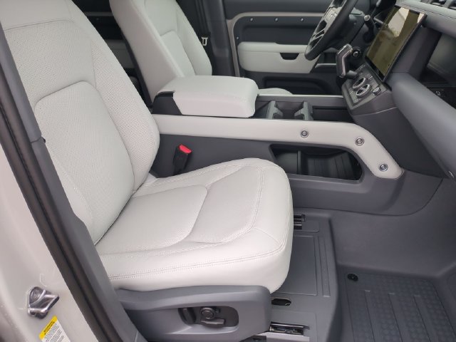 New 2026 Land Rover Defender 110 X-Dynamic SE AWD/4WD image 18