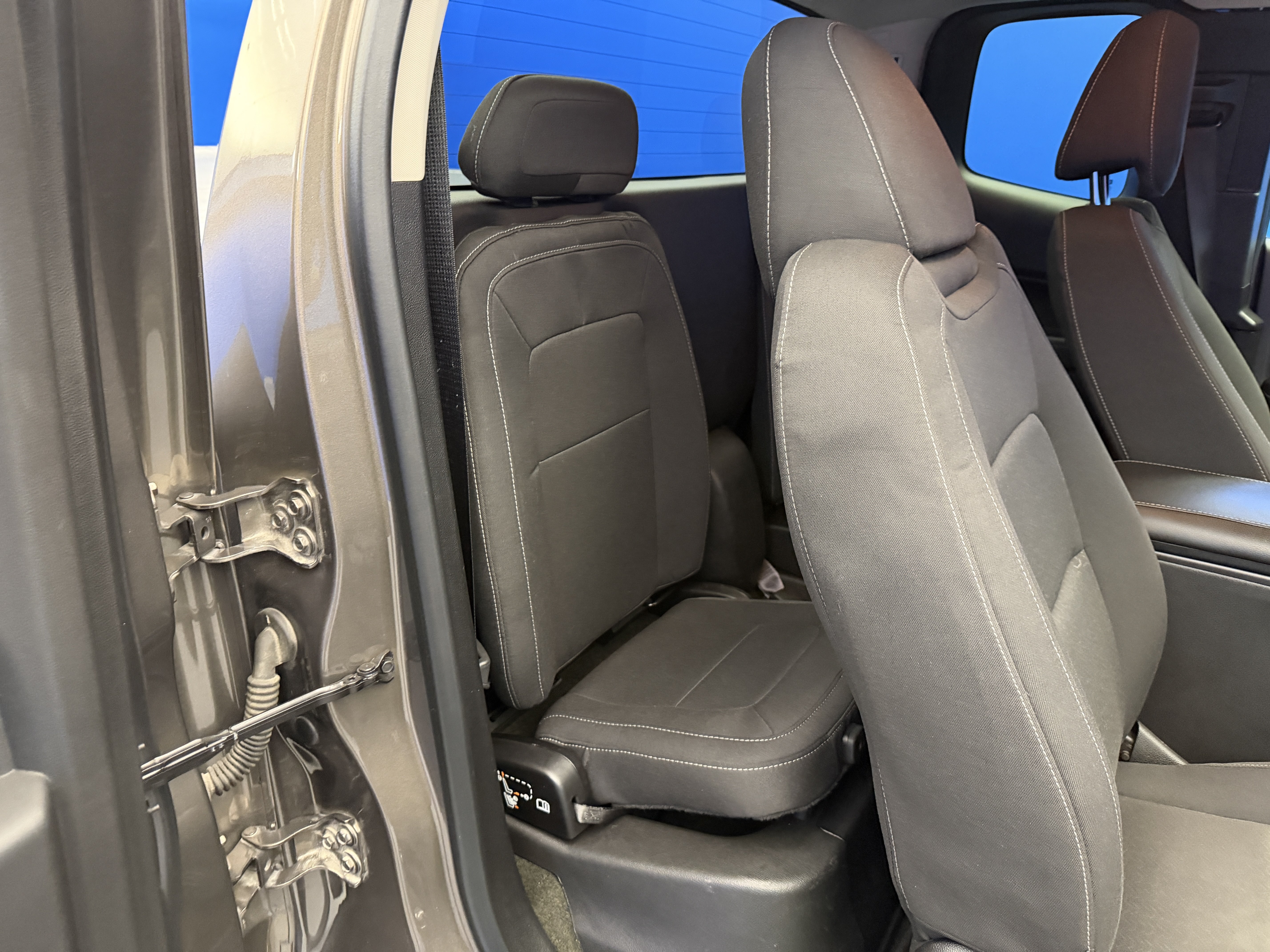 Used 2015 GMC Canyon SLE w/ SLE Convenience Package AWD/4WD image 26