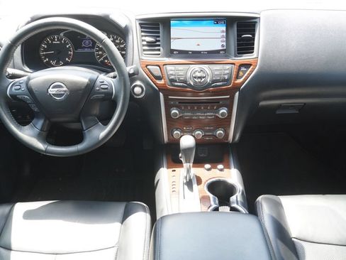 Used 2018 Nissan Pathfinder Platinum FWD image 12