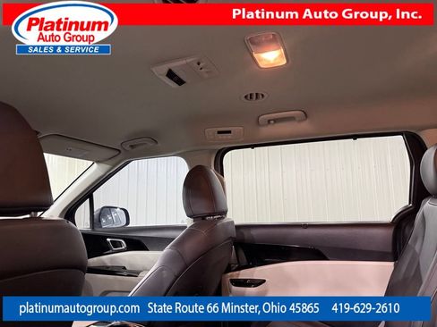 Used 2023 Kia Carnival EX FWD image 31