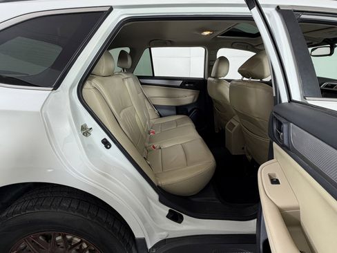 Used 2017 Subaru Outback 2.5i Premium image 6