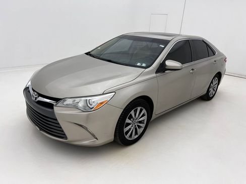 Used 2015 Toyota Camry XLE image 4