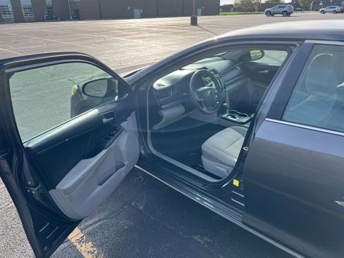 Used 2014 Toyota Camry LE image 35