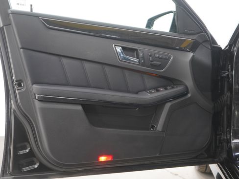 Used 2010 Mercedes-Benz E 63 AMG Sedan image 21