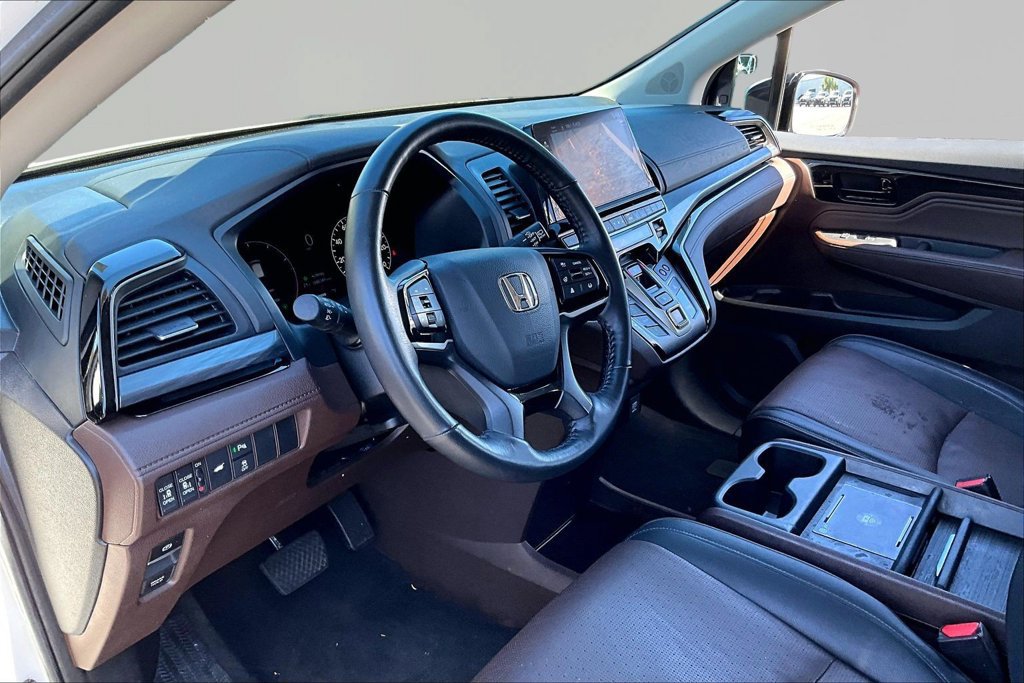 Used 2025 Honda Odyssey Elite image 14