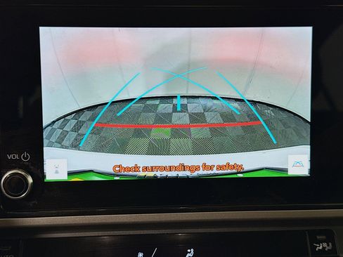 Used 2025 Toyota Camry SE image 19