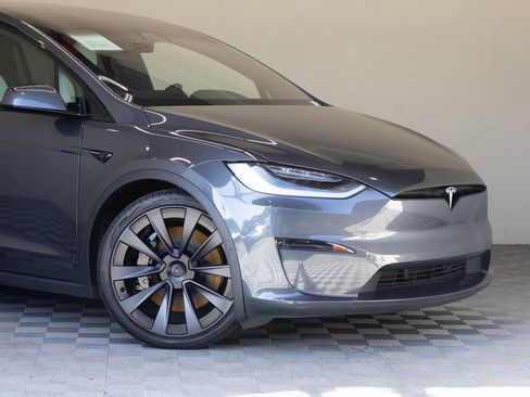 Used 2022 Tesla Model X Plaid image 3