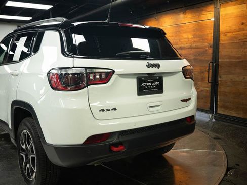 Used 2025 Jeep Compass Trailhawk AWD/4WD image 6