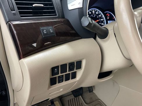 Used 2016 Nissan Quest SV w/ Leather Package FWD image 25