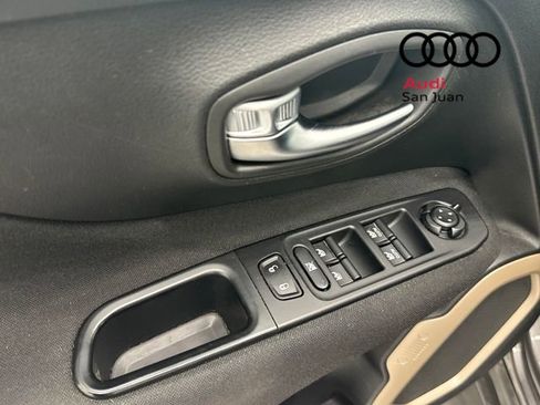 Used 2017 Jeep Renegade Latitude image 28