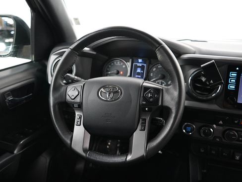 Used 2019 Toyota Tacoma TRD Off-Road w/ TRD Premium Off Road Package AWD/4WD image 14