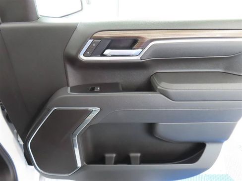 Used 2025 Chevrolet Silverado 1500 LT AWD/4WD image 30