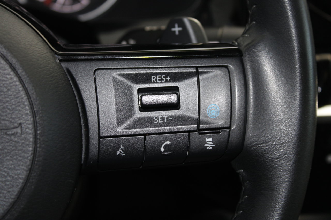 Used 2023 Nissan Pathfinder SV AWD/4WD image 16