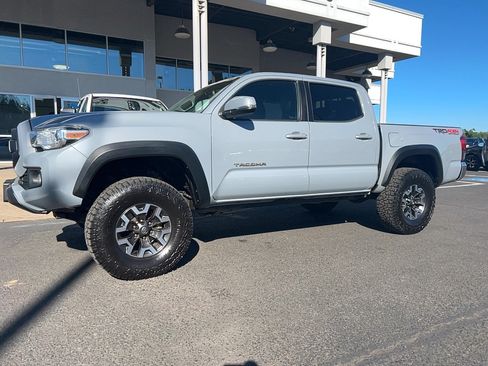 Used 2019 Toyota Tacoma TRD Off-Road AWD/4WD image 1