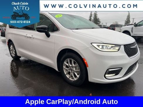 Used 2024 Chrysler Pacifica Touring-L image 5