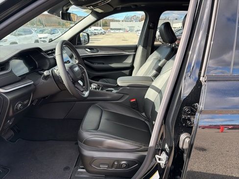 New 2025 Jeep Grand Cherokee Limited image 9