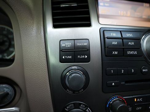 Used 2014 Nissan Armada SV image 45