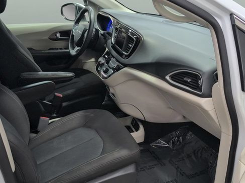 Used 2023 Chrysler Voyager LX FWD image 24