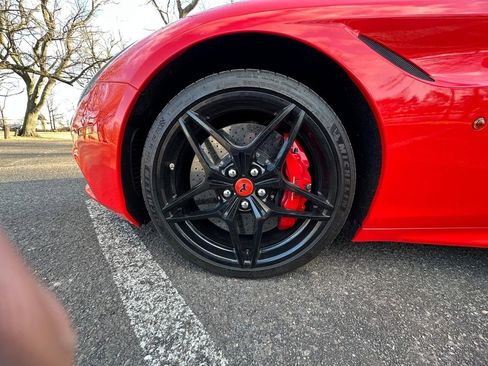 Used 2016 Ferrari California T image 8