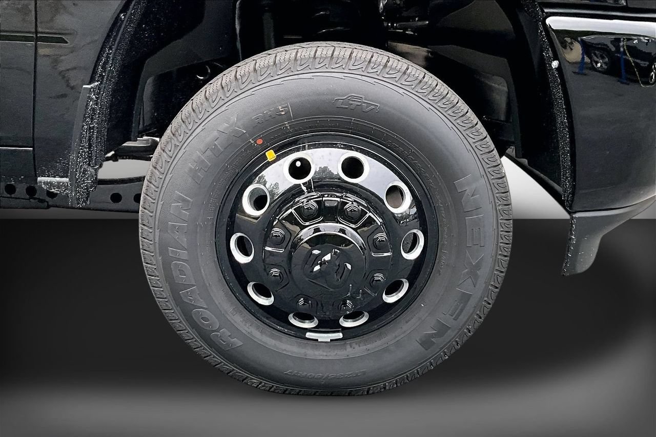 New 2026 RAM 3500 Big Horn AWD/4WD image 28