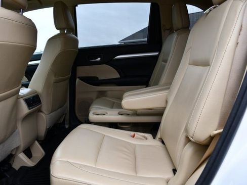 Used 2018 Toyota Highlander XLE image 16