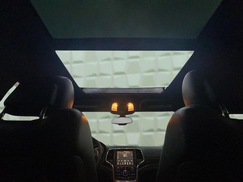 Used 2015 Jeep Grand Cherokee Limited w/ Luxury Group II image 27