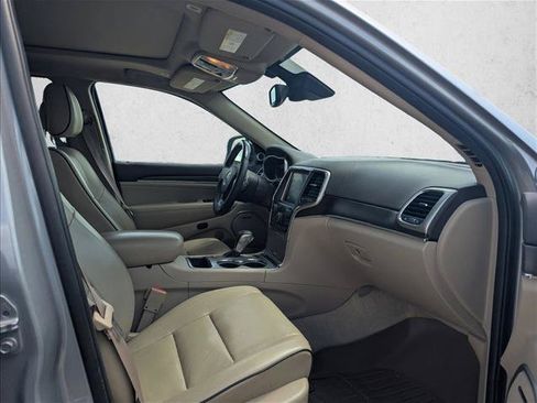 Used 2017 Jeep Grand Cherokee Overland w/ Jeep Active Safety Group RWD image 15