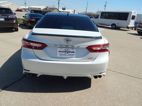 Used 2020 Toyota Camry XSE image 6