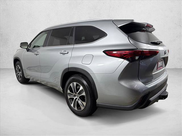 Used 2023 Toyota Highlander XLE FWD image 6