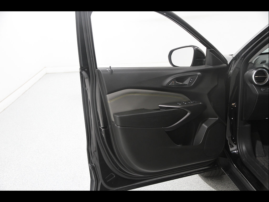 Certified 2024 Chevrolet Trax ACTIV FWD image 4