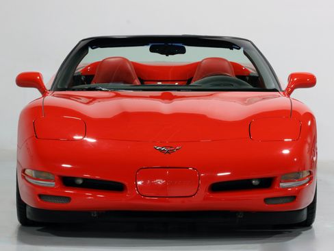 Used 2000 Chevrolet Corvette Convertible w/ Memory Pkg image 37
