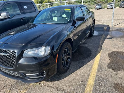 Used 2019 Chrysler 300 S w/ 300S Premium Group 2 AWD/4WD image 5