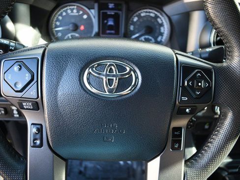 Used 2019 Toyota Tacoma TRD Sport image 30