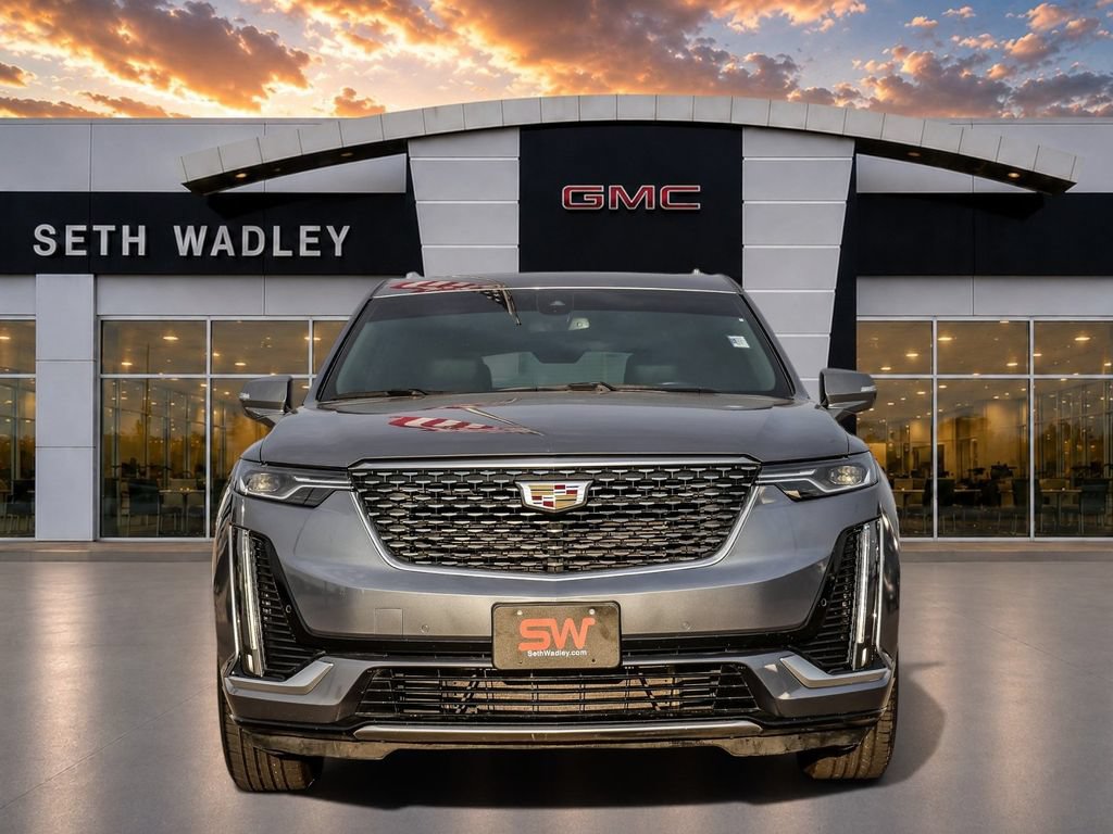 Used 2022 Cadillac XT6 Premium Luxury FWD image 2