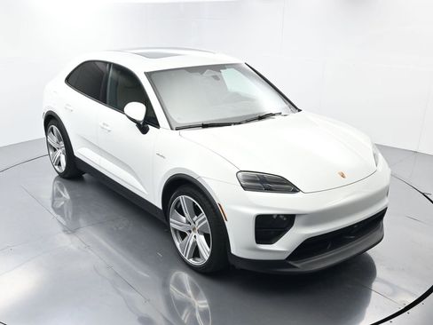 Certified 2025 Porsche Macan 4 Electric image 41