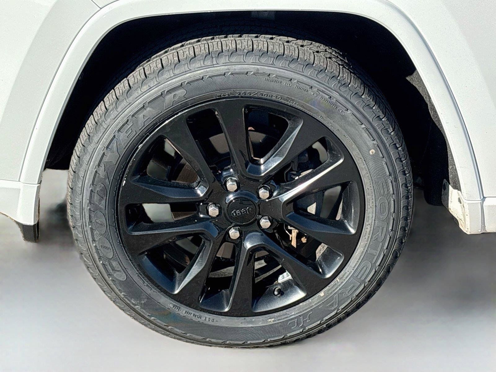 Used 2019 Jeep Grand Cherokee Altitude AWD/4WD image 31