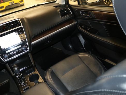 Used 2019 Subaru Outback 2.5i Limited w/ Popular Package #2 image 16