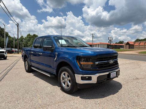Used 2025 Ford F150 XLT w/ Equipment Group 301A Standard AWD/4WD image 11