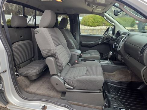 Used 2011 Nissan Frontier SV w/ SV Premium Utility Pkg image 25