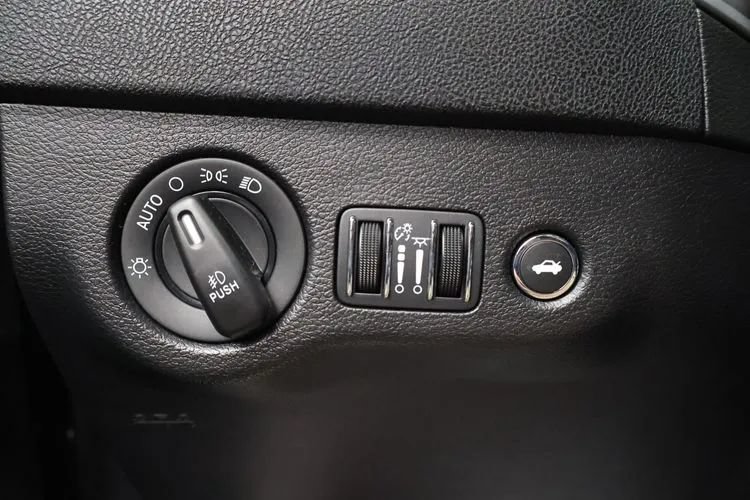 Used 2020 Dodge Charger SXT AWD/4WD image 21