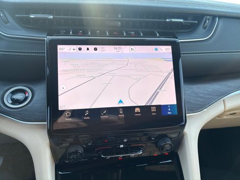 Used 2024 Jeep Grand Cherokee Limited image 26