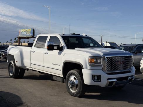 Used 2015 GMC Sierra 3500 Denali w/ Duramax Plus Package image 19